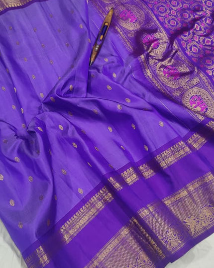 Premium Gadwal Handloom Pure Silk With Self Kanchi Border and Butta Blouse