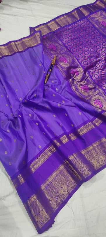 Premium Gadwal Handloom Pure Silk With Self Kanchi Border and Butta Blouse