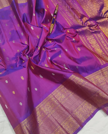 Premium Gadwal Handloom Pure Silk With Self Kanchi Border and Butta Blouse