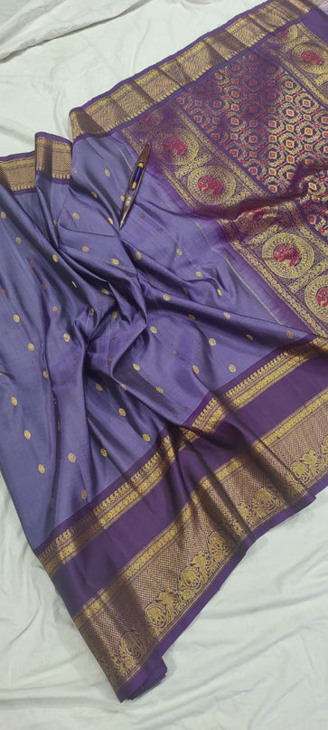 Premium Gadwal Handloom Pure Silk With Self Kanchi Border and Butta Blouse